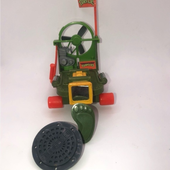 80S TMNT Accessory Set Cheapskate w Sewer Cover Sheild & Flag 100% Complete Set - Picture 4 of 7